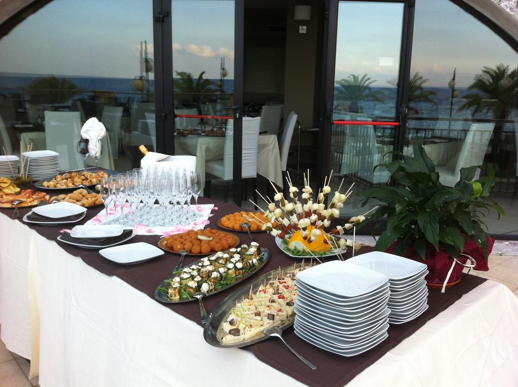 Elihotel SantʼAlessio Siculo Екстериор снимка